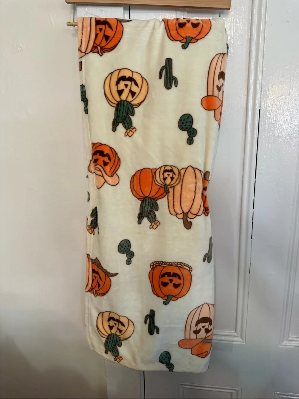 Limited edition Wrangler Cream Pumpkin Print blanket